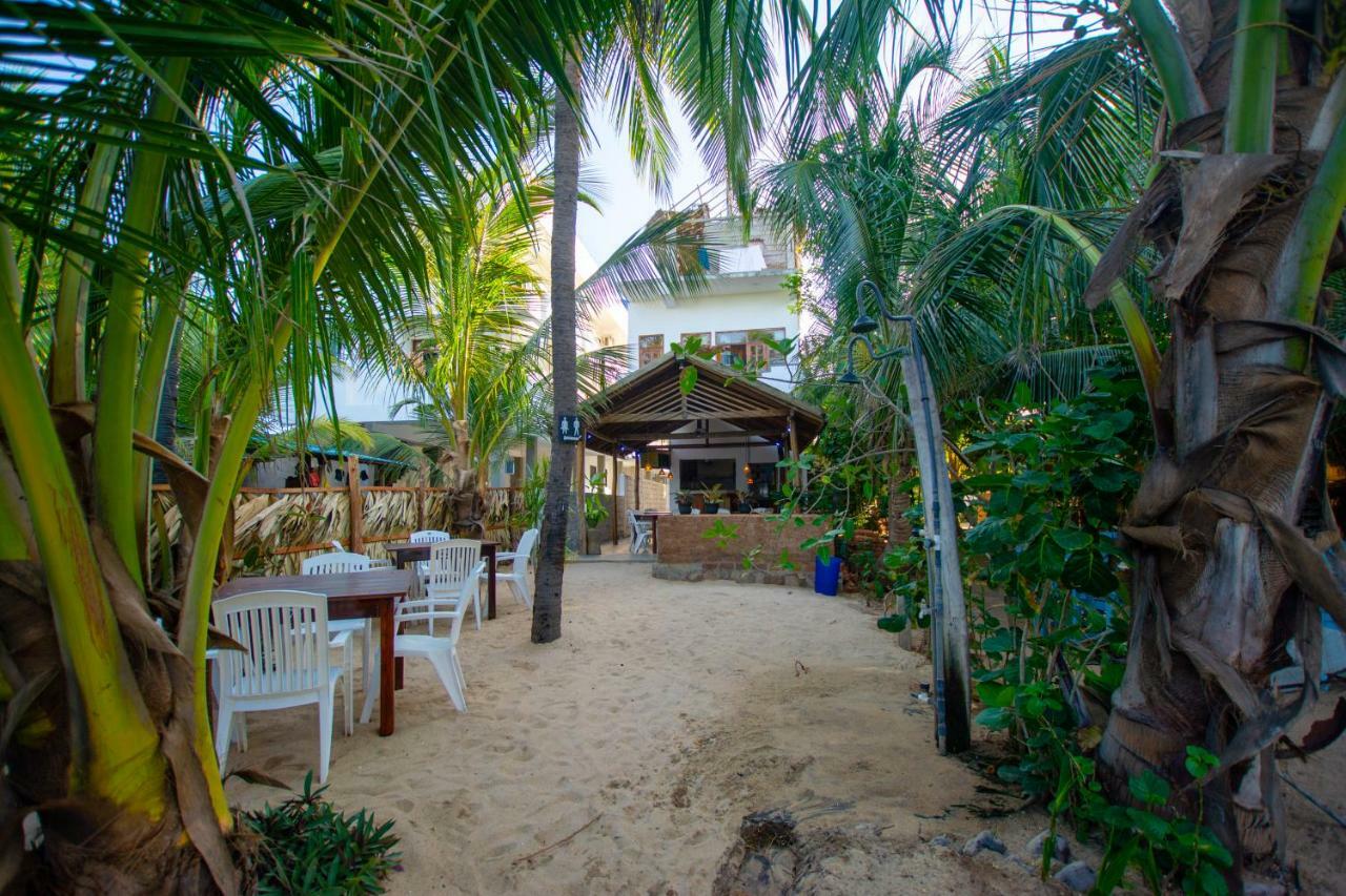 The Surf Access Guest House Arugam Bay Exteriör bild
